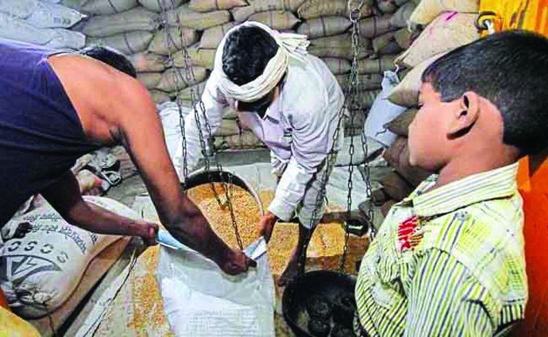 Washim: Free foodgrains to 2.25 lakh poor during Corona period | वाशिम : कोरोनाकाळात २.२५ लाख गोरगरिबांना मोफत अन्नधान्य