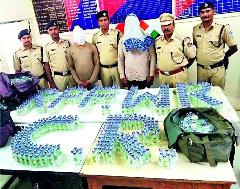Liquor seized from Navajivan Express | नवजीवन एक्स्प्रेसमधून दारू जप्त