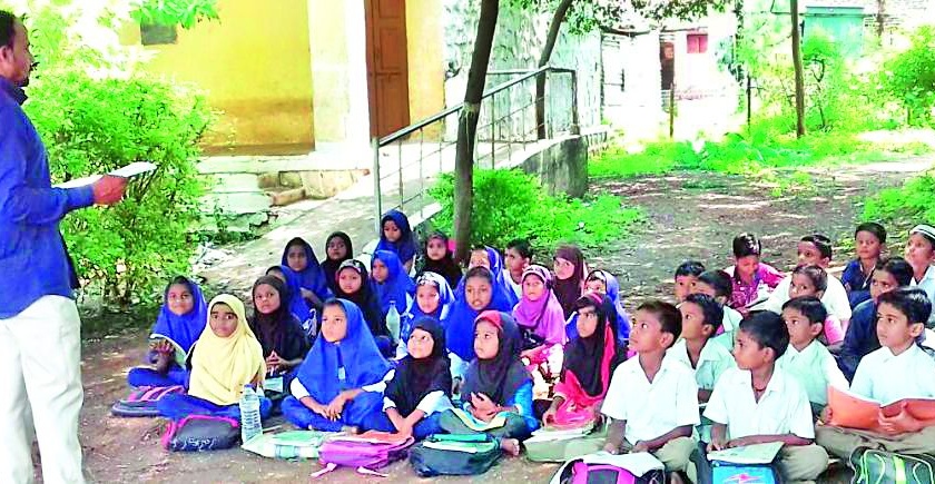 Urdu School of Dongargaon | डोंगरगावची उर्दू शाळा मोडकळीस