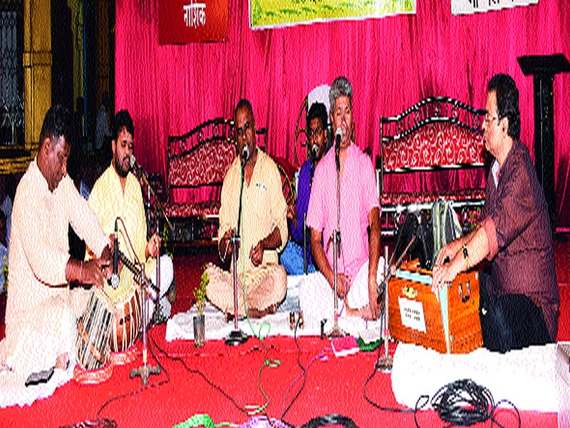  Nashikkar Shrote Delan in a concert of devotional songs | भक्तिगीतांच्या मैफलीत नाशिककर श्रोते तल्लीन