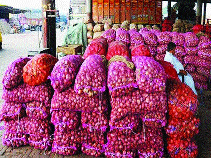  Impressions on onion traders in Nashik district | नाशिक जिल्ह्यातील कांदा व्यापाऱ्यांवर छापे