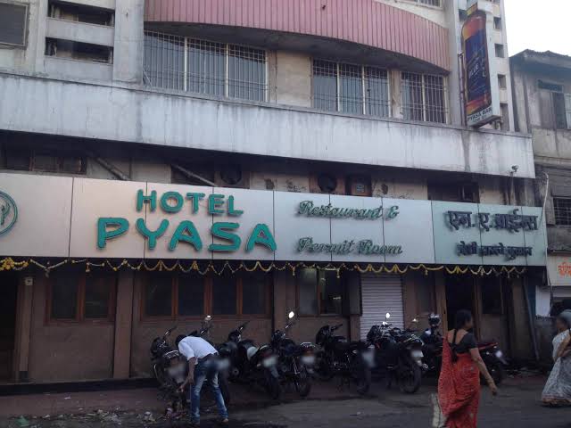 Police raid famous 'Hotel Pyasa' in Pune; Action against illegal sale of liquor and running of hookah parlor | पुण्यातील ‘हॉटेल प्यासा’वर पोलिसांचा छापा; शहरात एकच खळबळ