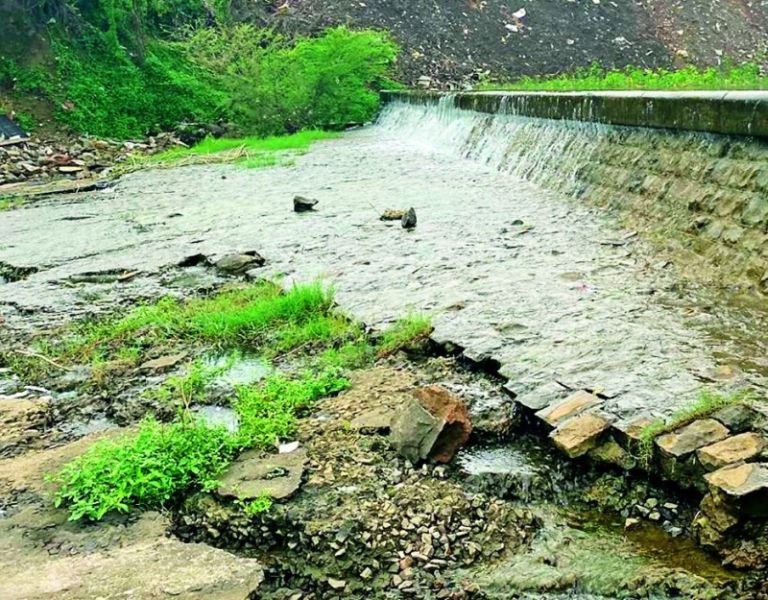 Negligence regarding safety of Ambazari Lake Dam | अंबाझरी तलाव बंधाऱ्याच्या सुरक्षेबाबत हलगर्जीपणा