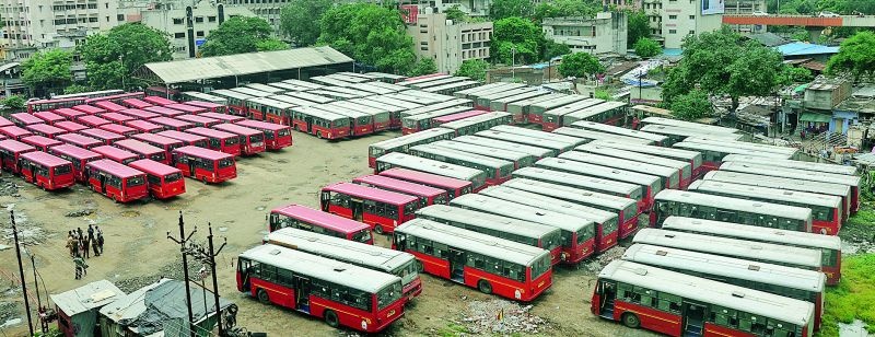 Nagapur city bus service suspended for 34 hours, stricken passengers | नागपुरातील शहर बससेवा ३४ तास ठप्प, प्रवासी त्रस्त