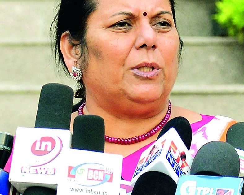 Opposition leader Radhakrishna Vikhe is a toxic drug; Criticism of Neelam Gorhe | विरोधी पक्षनेते राधाकृष्ण विखे हे विषारी औषध; नीलम गो-हे यांची टीका