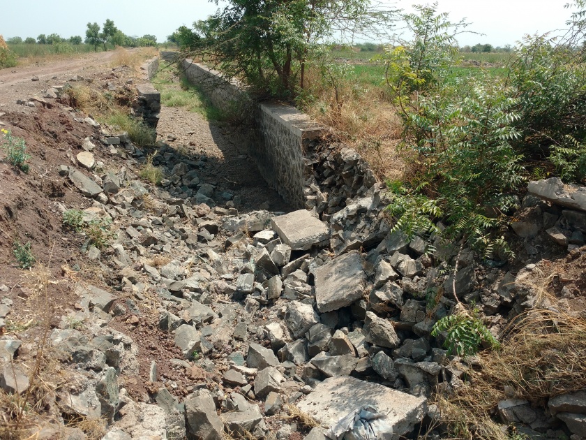 Chakri drought of 'Kukadi' in Shrigonda taluka | श्रीगोंदा तालुक्यातील ‘कुकडी’च्या चारीची दुरवस्था