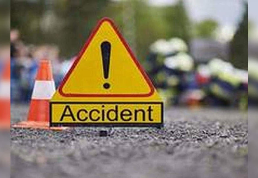 Malegaon luxury bus hits two-wheeler; One killed | मालेगावी लक्झरी बसची दुचाकीला धडक; एक ठार