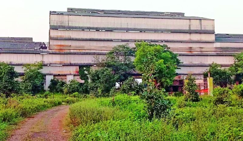 Devgaon's sugar factory Wreckage | देवगावचा साखर कारखाना भंगारावस्थेकडे