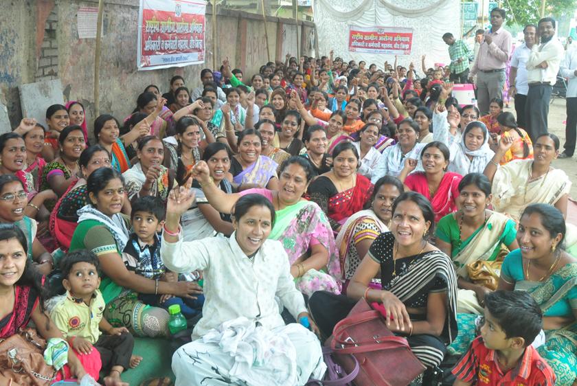 Health service jam in Beed; 600 workers' agitation in the district | बीडमध्ये आरोग्य सेवा ठप्प ; जिल्ह्यातील ६०० कर्मचाऱ्यांचे आंदोलन