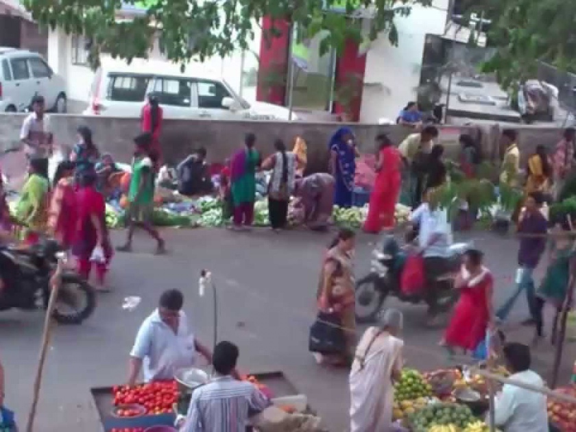 Crowd to buy Nifadla vegetables | निफाडला भाजीपाला खरेदीसाठी गर्दी