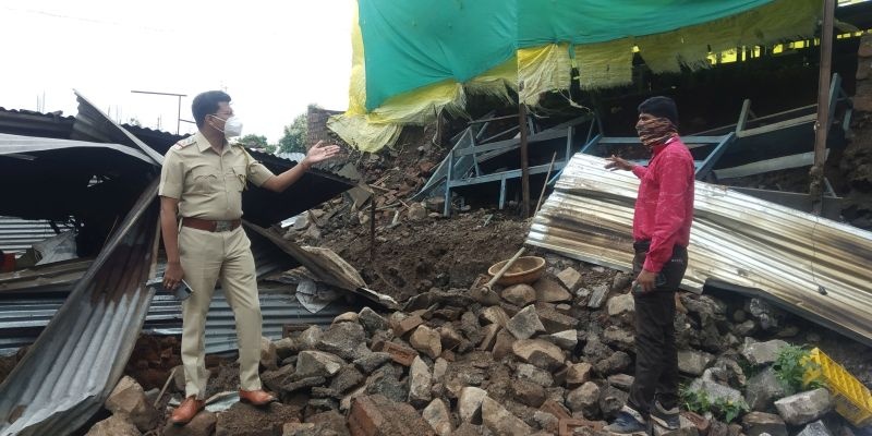 Mother and daughter dies after falling a wall at Sailani in Buldhana District | सैलानी येथे भींत अंगावर पडल्याने माय-लेकीचा मृत्यू