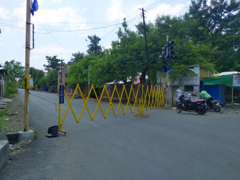 Lockdown in Buldhana: Road blockade, blockade all over the district | Lockdown in Buldhana : रस्त्यांवर शुकशुकाट, जिल्ह्यात सर्वत्र नाकाबंदी