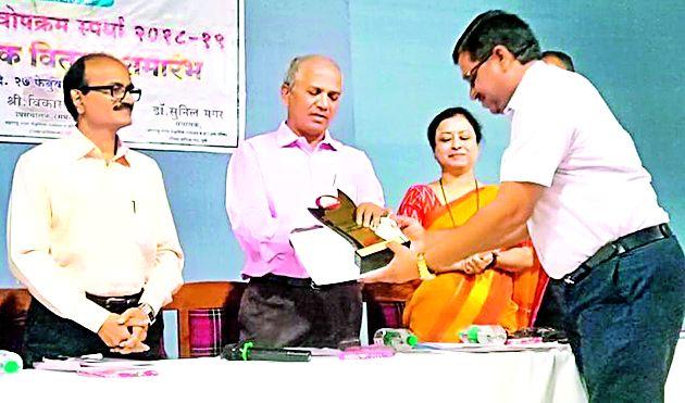 State Level Award for Sanjay Dorlikar | संजय डोर्लीकर यांना राज्यस्तरीय पुरस्कार