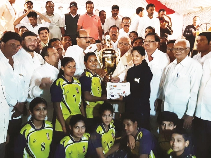 CM kabaddi competition; Hanuman Mandal won the title | मुख्यमंत्री चषक कबड्डी स्पर्धा; हनुमान मंडळ संघाला विजेतेपद