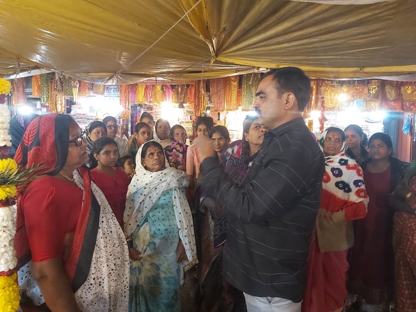 Saptashranggad sub-panch surrounded by women | सप्तश्रृंगगड उपसरपंचांना महिलांचा घेराव