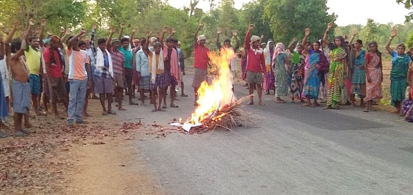 Naxal-band refused by villagers in Gadchiroli district | नक्षल बंदला झुगारून गडचिरोलीत नागरिकांनी उभारले स्मारक