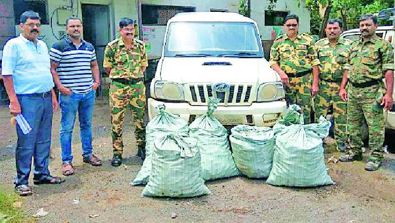 One lakh liquor seized | एक लाखाची दारू जप्त