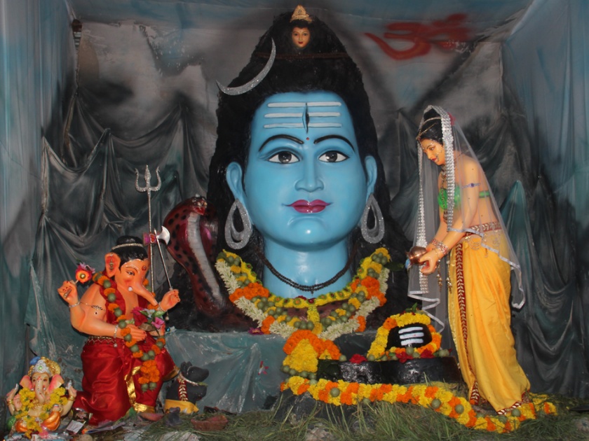 Artistic idol; Jalna residents impressed | कलात्मक मूर्ती; जालनेकर भारावले