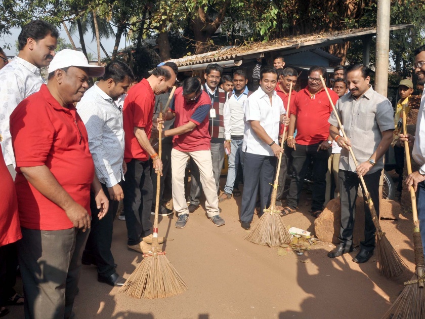 Sindhudurg: Launch of Maha Swachchatta Abhiyan in Kankavli; 8 divisional campaign | सिंधुदुर्ग : कणकवलीत महास्वच्छता अभियानाचा शुभारंभ ; ८ प्रभागात मोहिम