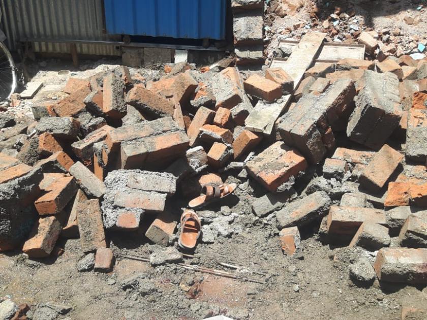 Malegaon wall collapsed and killed laborers | मालेगावी भिंत कोसळून मजूर ठार
