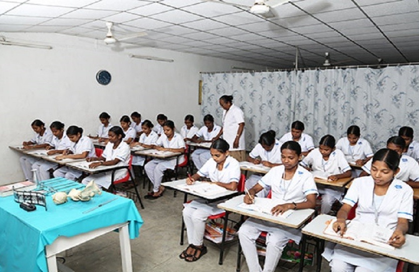 Central Government's deadline for nursing admission | नर्सिंग प्रवेशासाठी केंद्र सरकारची मुदतवाढ