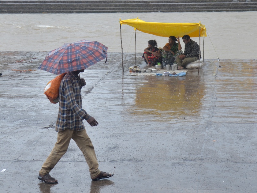 The city, the area was flooded by rain | शहर, परिसराला पावसाने झोडपले