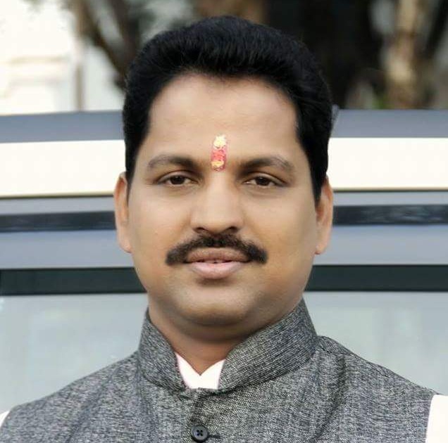 Chief Minister takes a beetle to destroy Konkan: Allegations of Ashok Walam in Ratnagiri | कोकण उद्ध्वस्त करण्याची मुख्यमंत्र्यांनी घेतली सुपारी : अशोक वालम यांचा रत्नागिरीत आरोप