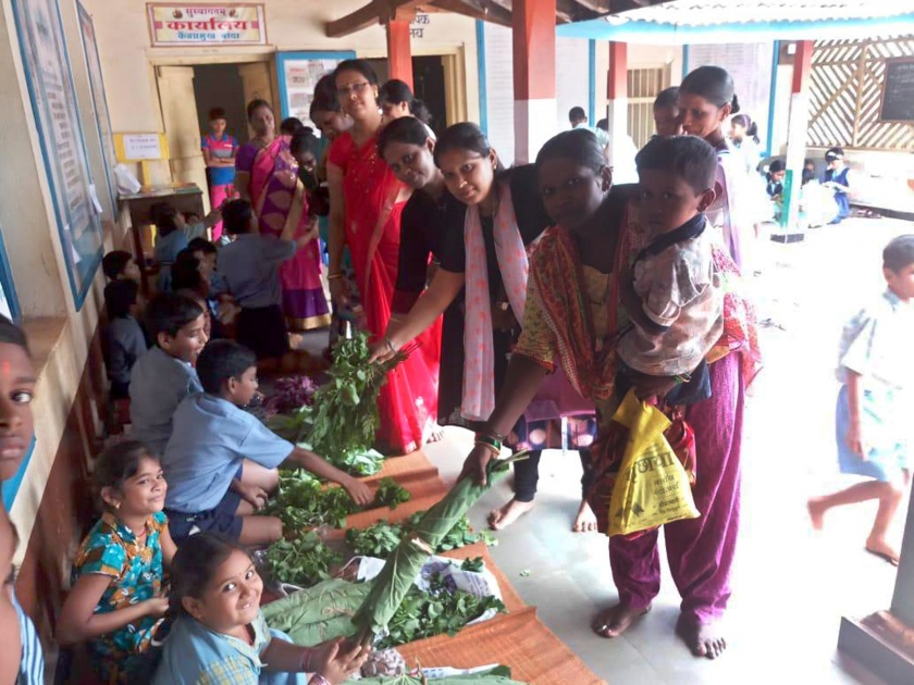Banda Centrally: Narmada showcase by the students | बांदा केंद्रशाळा : विद्यार्थ्यांनीच भरवले रानभाज्यांचे प्रदर्शन