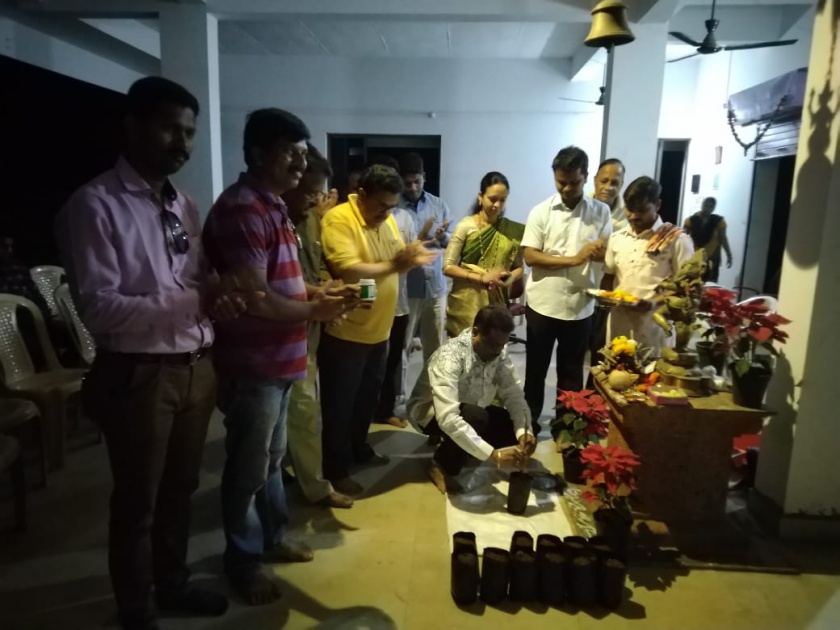 Sindhudurg: Will create 1,000 seedlings of historic tree-cake in Kankavali: Satish Sawant | सिंधुदुर्ग : कणकवलीतील ऐतिहासिक वटवृक्षाची १ हजार रोपे बनविणार : सतीश सावंत