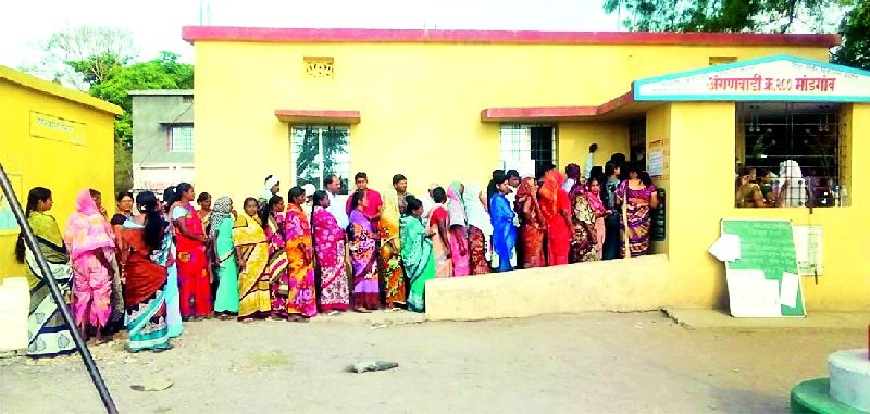 Lok Sabha Election 2019; The enthusiasm of women voters everywhere in the district | Lok Sabha Election 2019; जिल्ह्यात सर्वत्र महिला मतदारांचा प्रचंड उत्साह