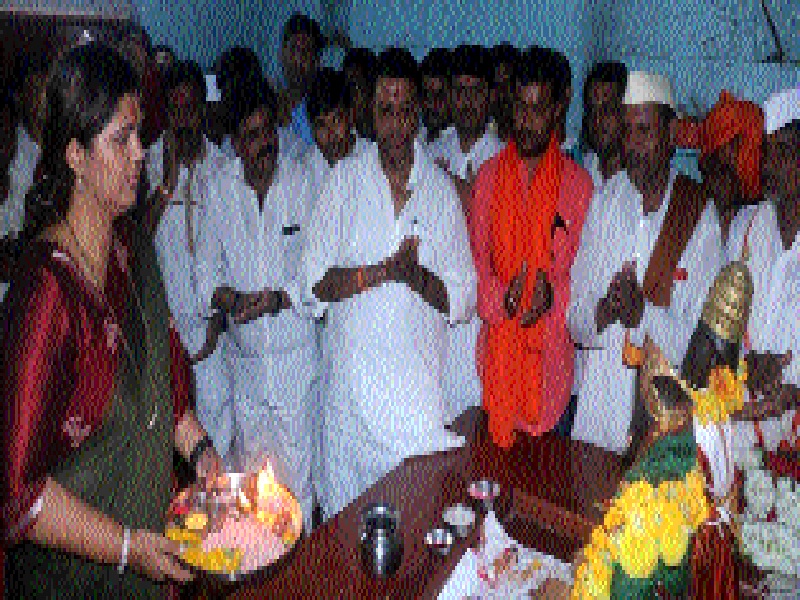 Munde-Sakharsagar collects on Narayanagad | मुंडे -क्षीरसागर नारायणगडावर एकत्र