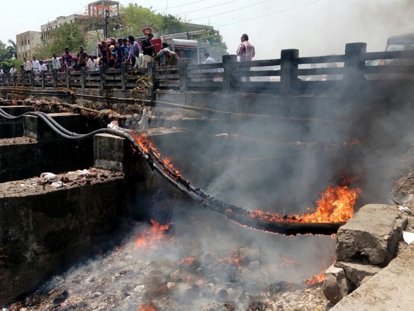 Burned waste but burnt burn cable; Events in Nagpur | पेटवला कचरा पण जळाली हायटेन्शन केबल; नागपुरातील घटना