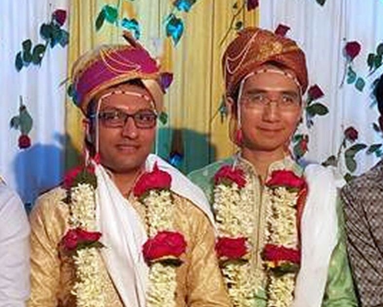 International Gay Marriage In Yavatmal with Vedic System | यवतमाळात वैदिक पद्धतीने पार पडला आंतरराष्ट्रीय समलिंगी विवाह