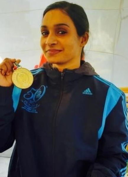 Shivchhatrapati prize winner Diksha Gaikwad wins gold medal in weight lifting | शिवछत्रपती पुरस्कार विजेती दीक्षा गायकवाड हिची सुवर्णझेप