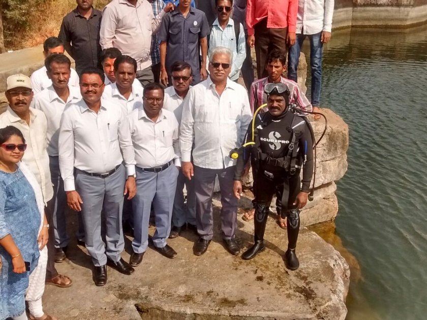 Kolhapur: Dinkar Pataudi digging scuba diving demonstration, 'Buldhana Urban' help to the survivor | कोल्हापूर : दिनकरची पतौडी खणीत स्कूबा डायव्हींगचे प्रात्यक्षिके, ‘बुलढाणा अर्बन’ ची जीवरक्षकाला मदत