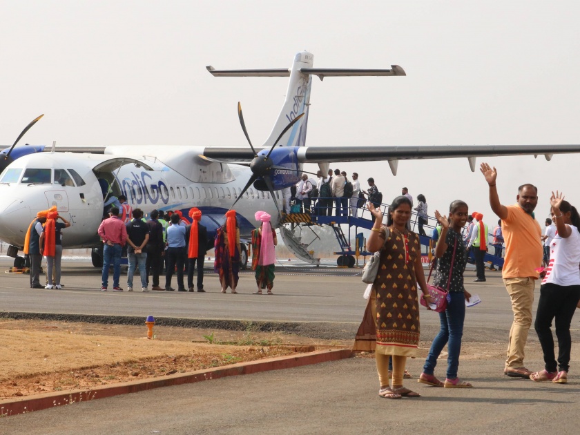 Kolhapur-Tirupati Airlines launches 'Joloshi' atmosphere | कोल्हापूर-तिरूपती विमानसेवेला ‘जल्लोषी’ वातावरणात प्रारंभ