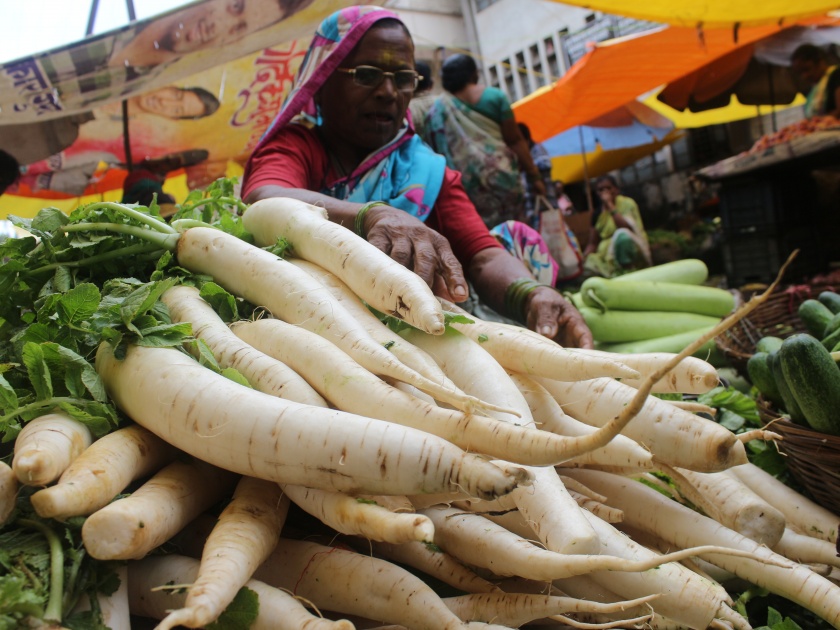 Kolhapur: Demand for fasting foods; Green peas grew, the rate of vegetable was stable | कोल्हापूर : उपवासाच्या पदार्थांना मागणी; हिरवा वाटाणा वाढला, भाज्यांचे दर स्थिर 