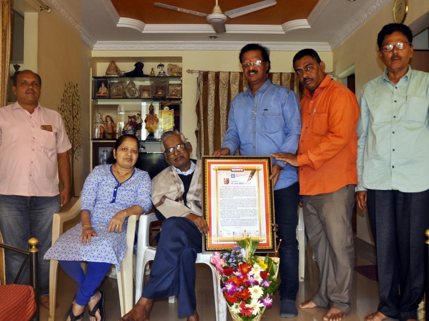 Senior journalist Ananth Dixit received a certificate from Kolhapur Press Club | ज्येष्ठ पत्रकार अनंत दीक्षित यांना कोल्हापूर प्रेस क्लबमार्फत मानपत्र
