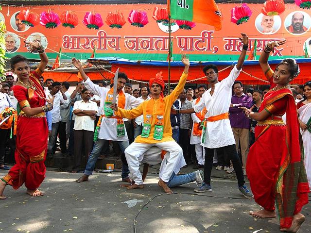 Maharashtra Election 2019: Preparation of victory celebration outside BJP office before the outcome | महाराष्ट्र निवडणूक २०१९: निकालापूर्वीच भाजपा कार्यालयाबाहेर विजयोत्सवाची तयारी; ५ हजार लाडू वाटणार 