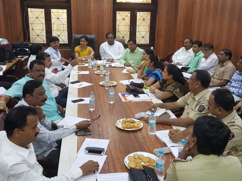 Officials meeting of Municipal Chief took part in planning for transport in Ambernath | अंबरनाथमधील वाहतुक व्यवस्थेमध्ये नियोजन करण्यासाठी नगराध्यक्षांनी घेतली अधिका-यांची बैठक