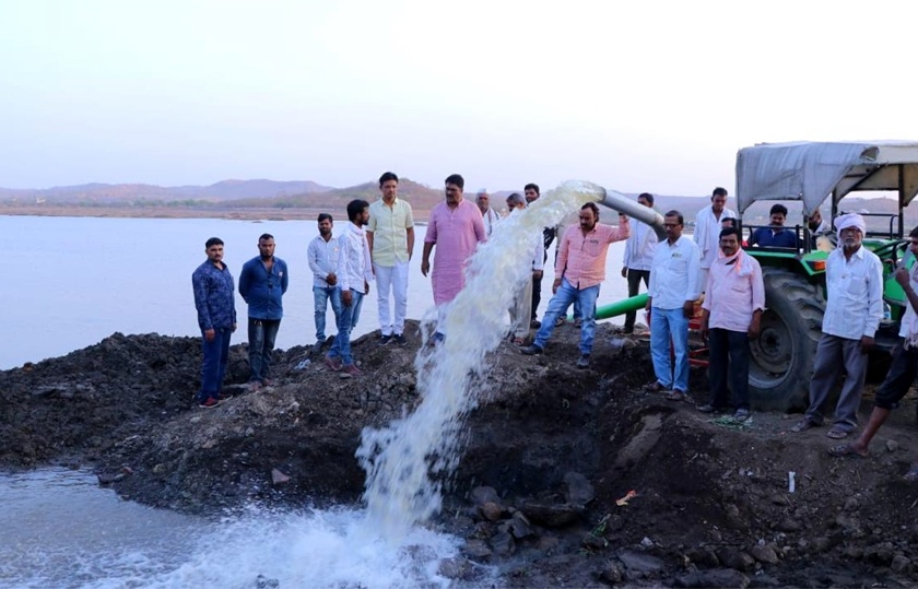 A tractor pumped water from Bindusara dam will bring water | बिंदूसरा धरणातून ट्रॅक्टरचलित पंपाने पाणी ओढणार