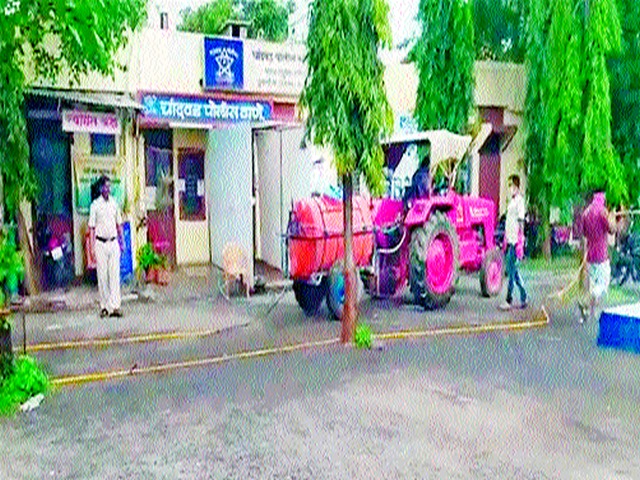 Sterilization at Chandwad Police Station | चांदवड पोलीस ठाण्यात निर्र्जंतुकीकरण