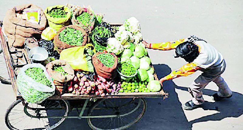 The scavengers started selling vegetables now | भंगारवाले करू लागले आता भाजीविक्री