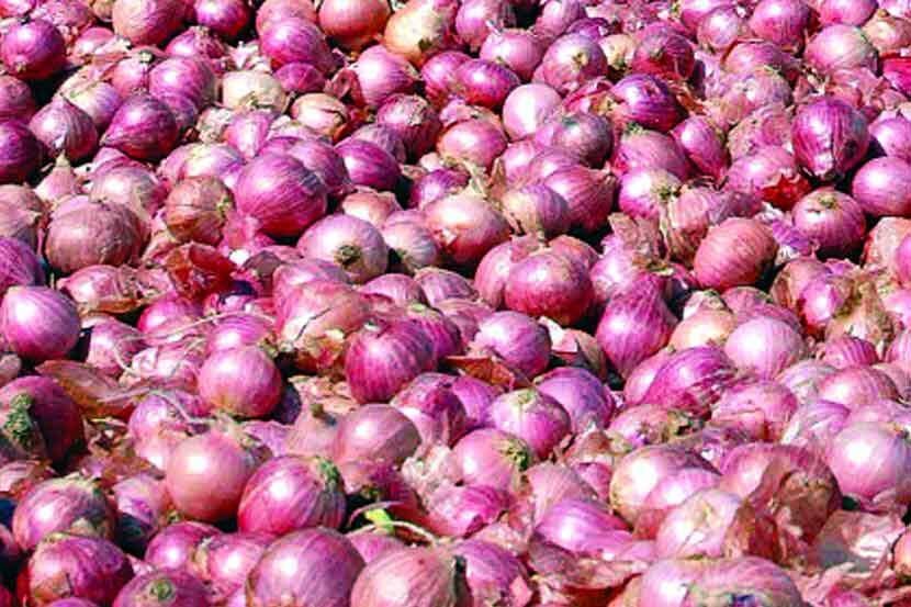 Onion inflow in Lasalgaon market committee decreased | लासलगाव बाजार समितीत कांदा आवक झाली कमी
