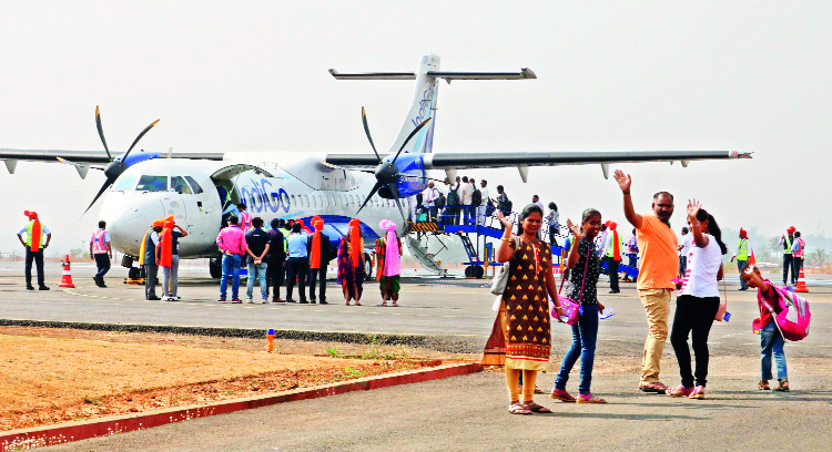 Start of Kolhapur-Tirupati Airlines; | कोल्हापूर-तिरूपती विमानसेवेला जल्लोषी वातावरणात प्रारंभ