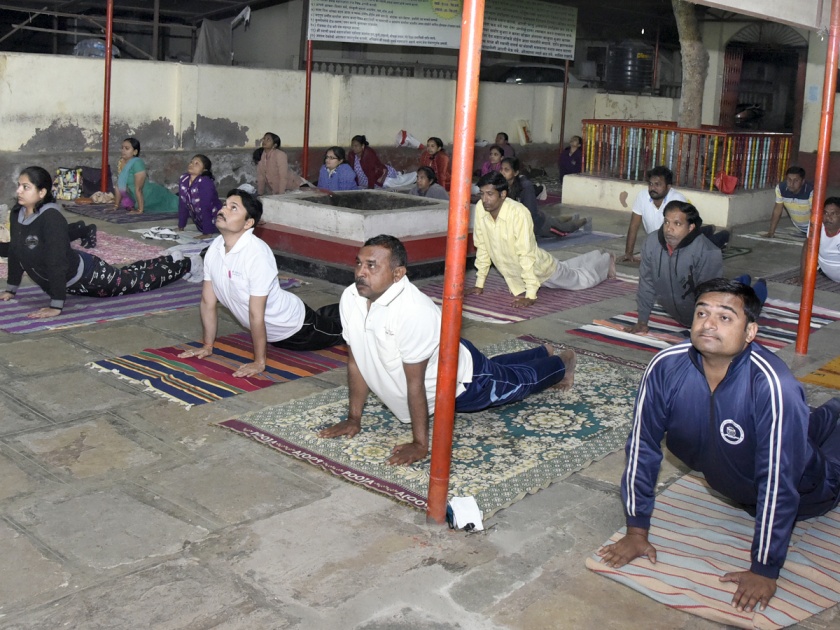 Collective Suryanamaskar for Chandwada Rathasaptami festival | चांदवडला रथसप्तमीनिमित्त सामूहिक सूर्यनमस्कार