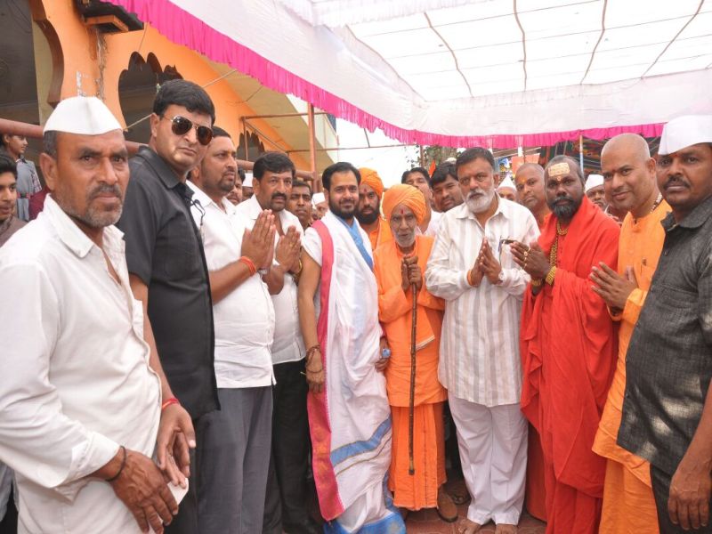 Mantapuri Maharaj followed Dindhi's posture ceremony | मनसापुरी महाराज पायी दिंडीचा तपपूर्ती सोहळा