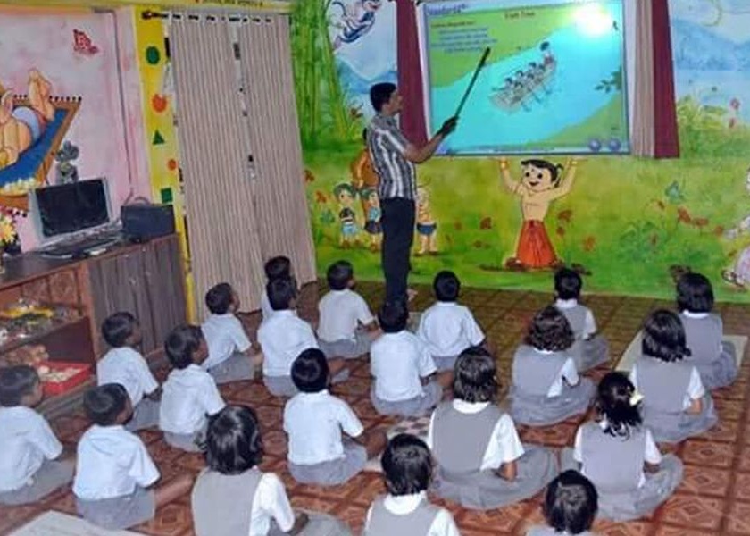 131 Digital Classrooms in Ashram Shalls | 131 आश्रम शांळांमध्ये डिजीटल क्लासरूम