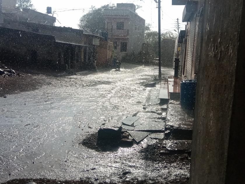 Sprinkle rain in Patoda area | पाटोदा परिसरात पावसाचा शिडकावा