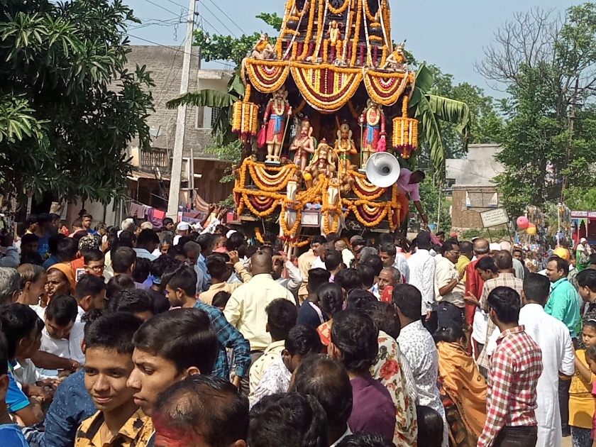 At the Rathotsav procession in Bahadurpur | बहादरपूर येथे रथोत्सव जल्लोषात